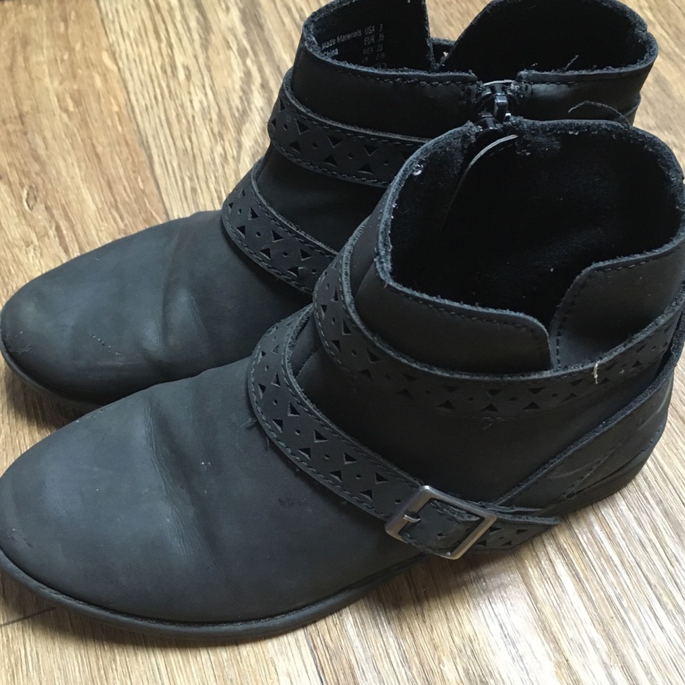 Girls ZoeZoc ankle buckle boot with inside zipper